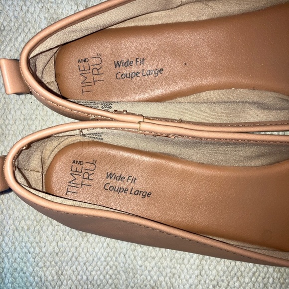 Time and Tru 9 wide fit Women's dusty rose /Nude Ballet Flats with Bow - Picture 2 of 16